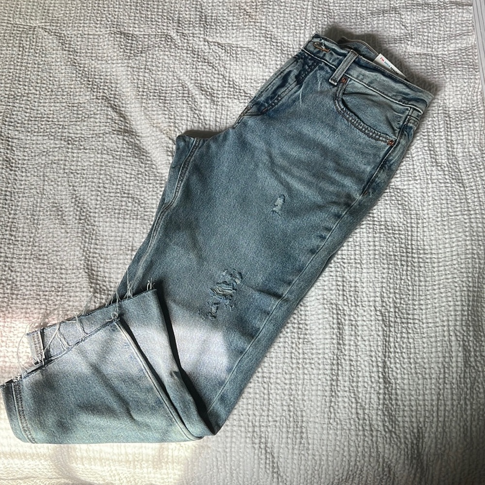 NEW WITH TAGS!!! Never worn Old Navy slouchy straight jeans size 6